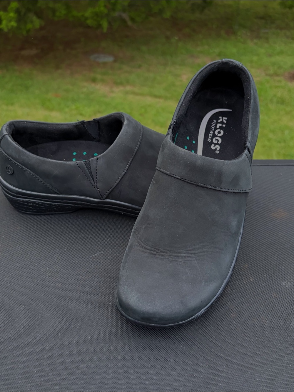 Klogs Footwear Mission Black Leather Slip Resistant Work Clogs Nursing Shoes 8.5